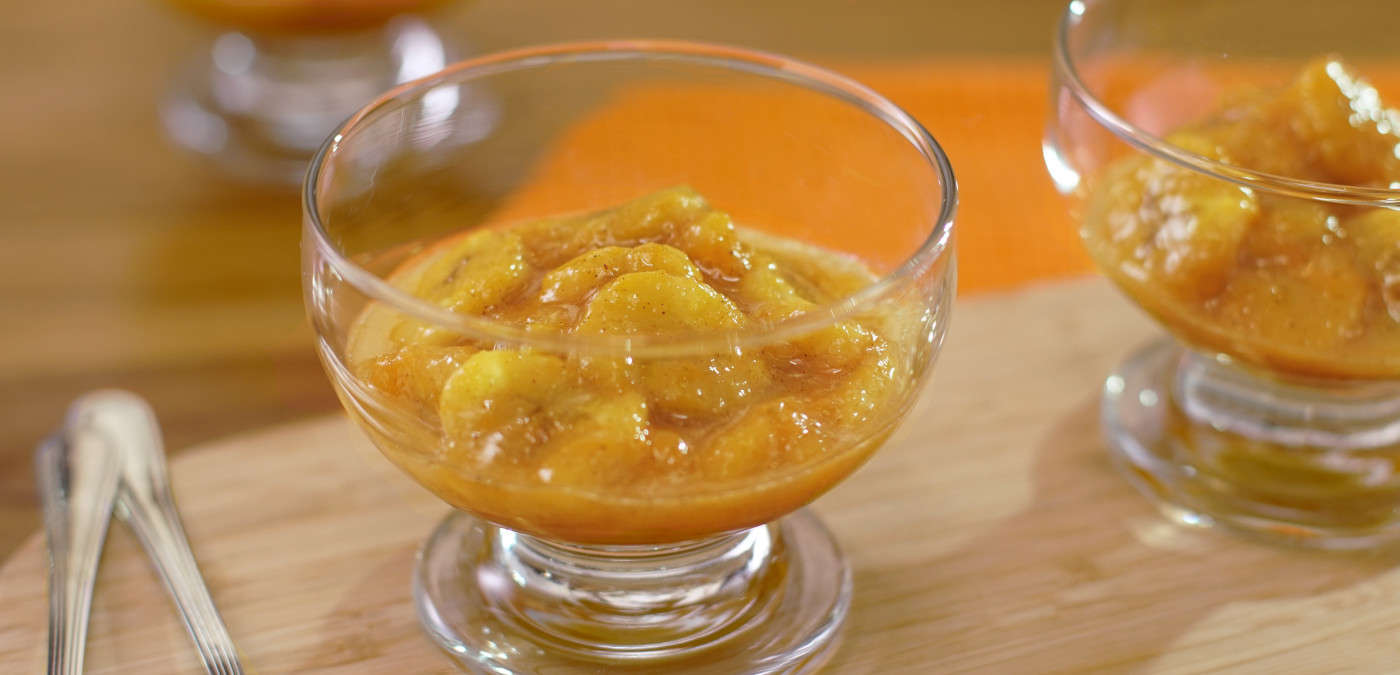 Banana com calda sabor laranja