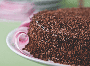BOLO DE MID® LIMÃO COM BRIGADEIRO