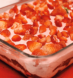 Pavê de chocolate com MID® Morango